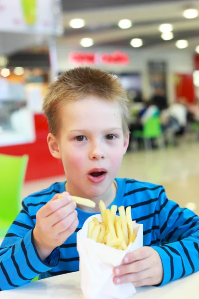 Eten jongen — Stockfoto
