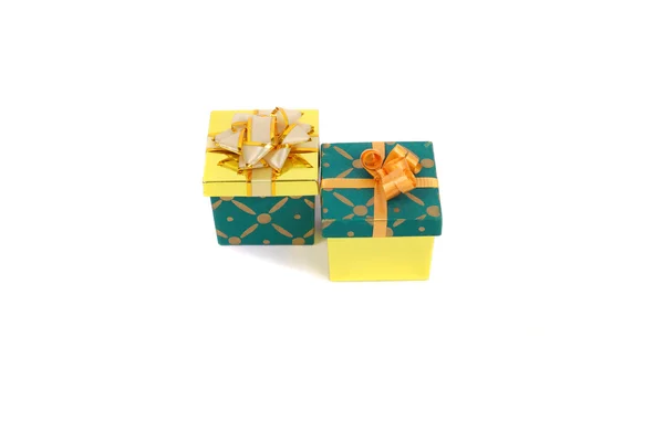 İki parlak hediye kutusu — Stok fotoğraf