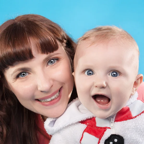 Şirin bebek ile anne — Stok fotoğraf