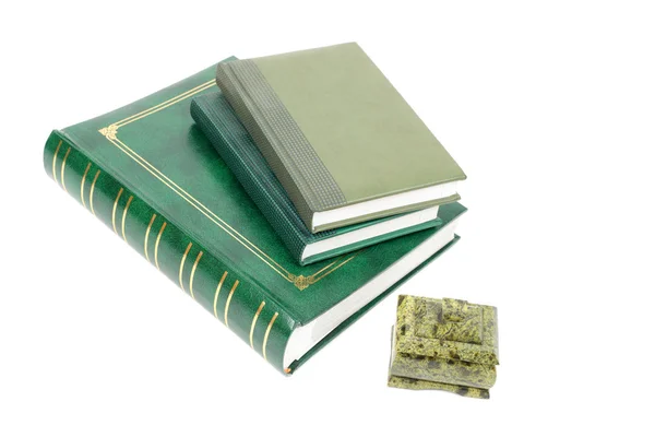 Libri e cofanetto in malachite — Foto Stock