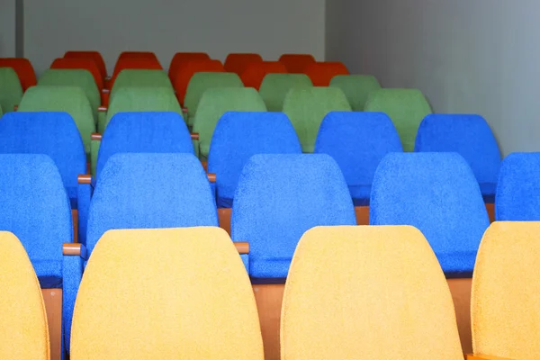 Stühle im Kino — Stockfoto