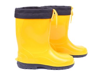 Sarı lastik ayakkabılar