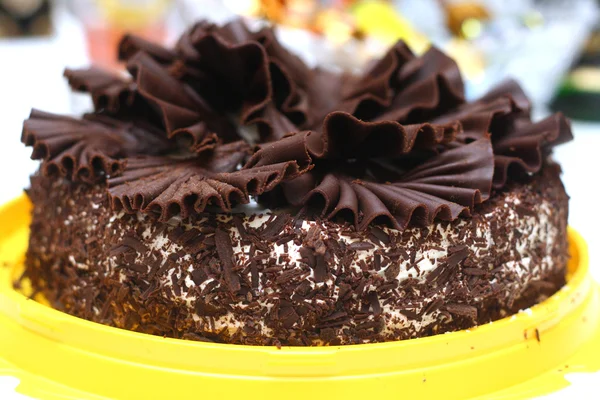 Bolo de aniversário de chocolate — Fotografia de Stock