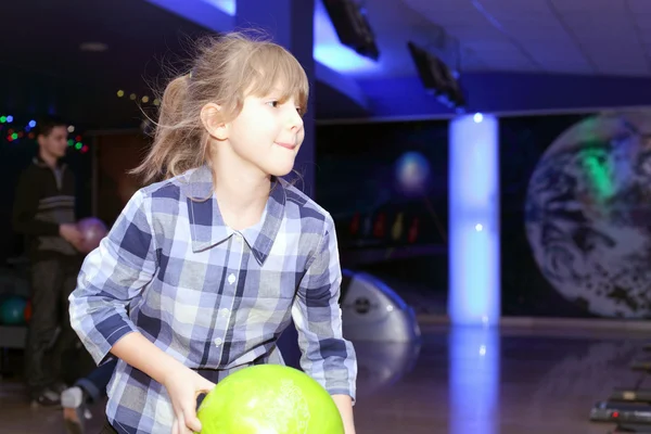 Jouer au bowling — Photo