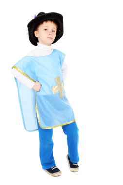 küçük çocuk silahşör