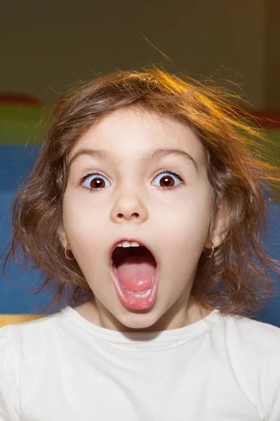 Girl scared in the cinema hall — Stock Photo, Image