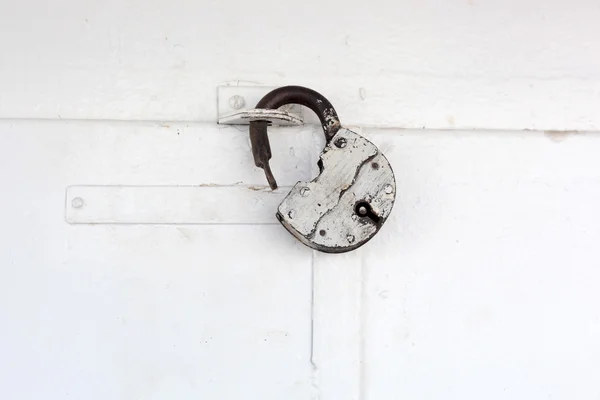 Padlock on door — Stock Photo, Image