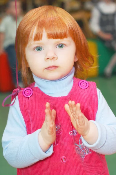 Schattig klein meisje — Stockfoto