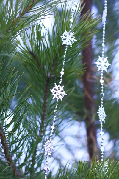 Firtree decorado con copos de nieve — Foto de Stock