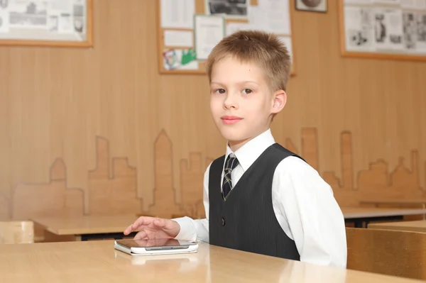 Menino com o tablet pc — Fotografia de Stock