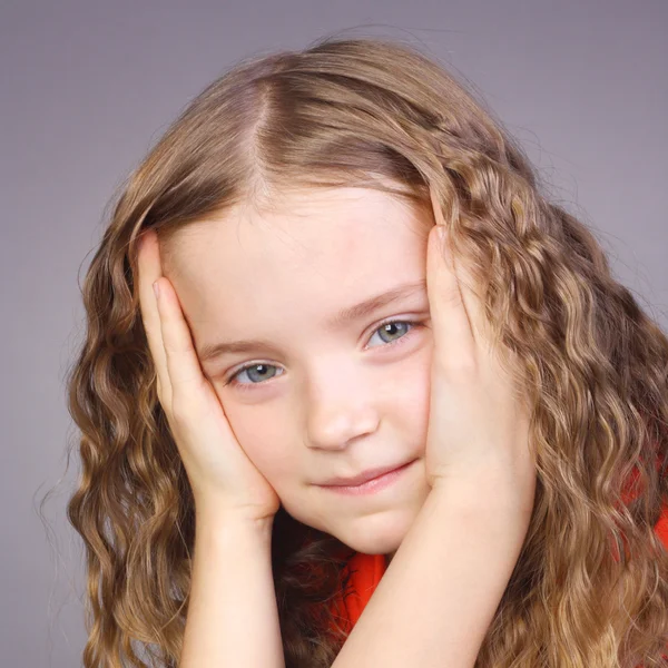 Pequena menina encaracolada — Fotografia de Stock