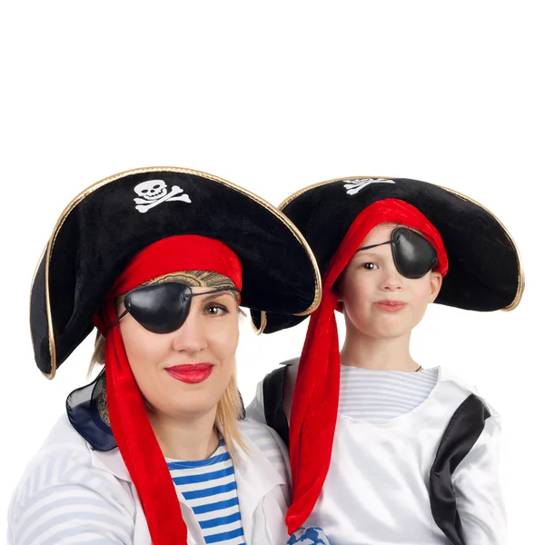 Menino e sua mãe nos trajes de pirata — Fotografia de Stock