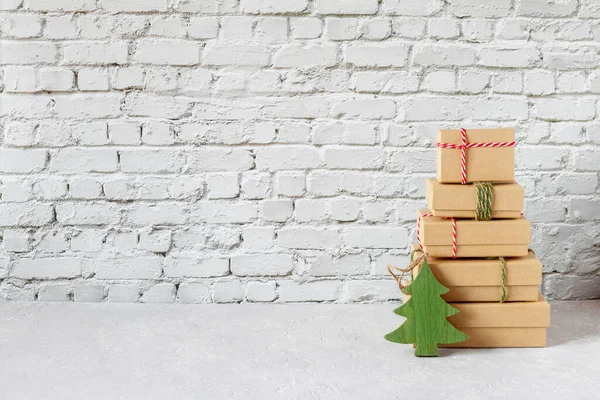 Cajas Regalo Papel Artesanal Forma Árbol Año Nuevo Con Pequeño —  Fotos de Stock