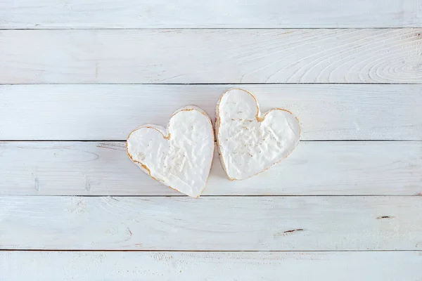 Fromage Forme Coeur Sur Fond Blanc Bois Concept Saint Valentin — Photo