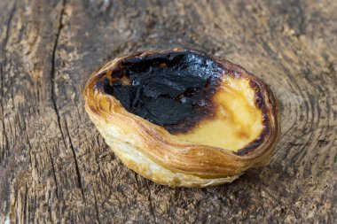 Tahtadaki Portekiz pastası.