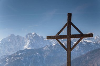 Kışın Yorgun Alpler 'de çapraz