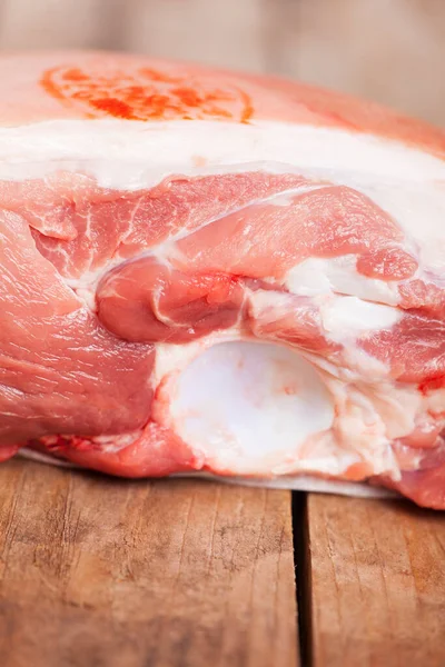 Сырое Мясо Свинины Дереве — стоковое фото