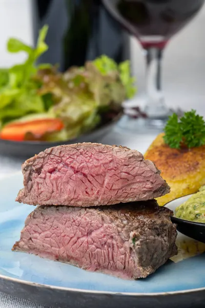 Rebanadas Bistec Con Papa Ensalada — Foto de Stock