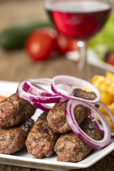 Cevapcici Egy Tányéron Fán — Stock Fotó