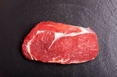 çiğ sulu sığır eti biftek