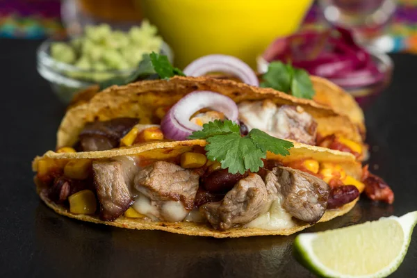 Tortilla Mexicana Con Nachos Pizarra —  Fotos de Stock