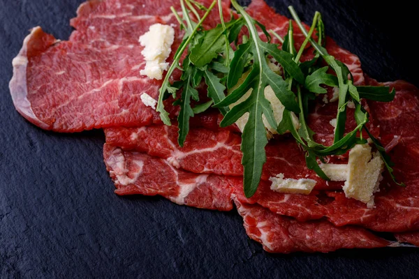 Taze roketli carpaccio.