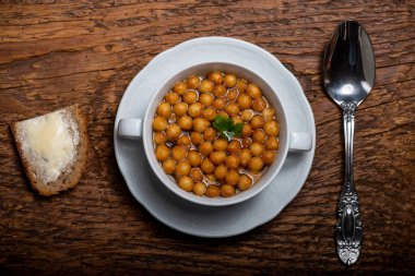 Bavyera pişmiş bezelye çorbası.