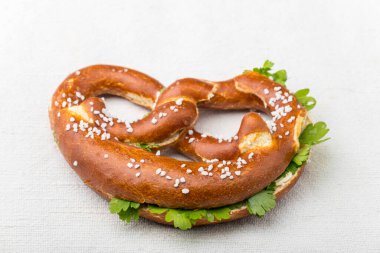 Beyaz maydanozlu Bavyera krakeri