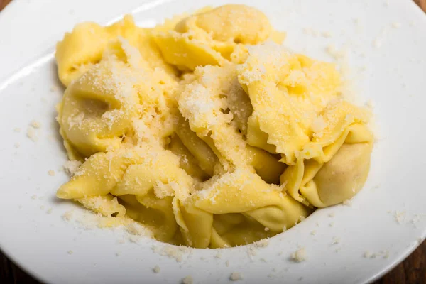 Tortellini Com Queijo Uma Chapa — Fotografia de Stock