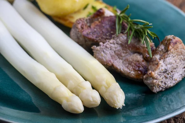 아스파라거스와 돼지고기 — 스톡 사진