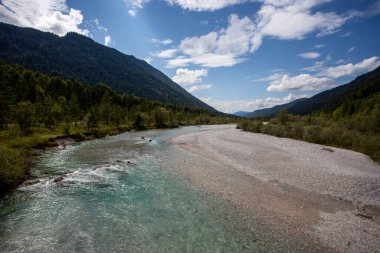 Bavyera 'daki dağ nehri isar