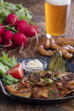 Tahtada bavyera patatesi. 