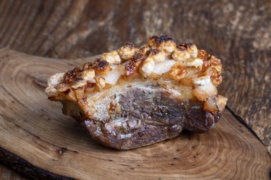 ahşap bavyera kavrulmuş domuz eti 