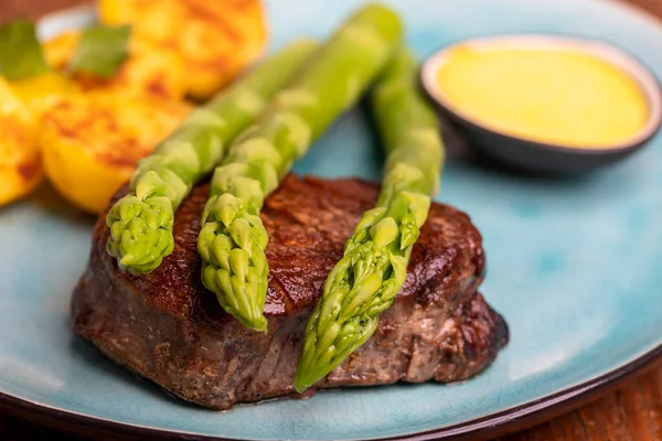 Chřest Brambory Steakem — Stock fotografie