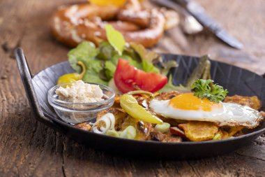 Tahtada bavyera patatesi. 