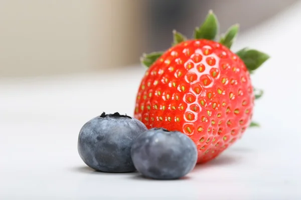 Berry biru dan stroberi — Stok Foto