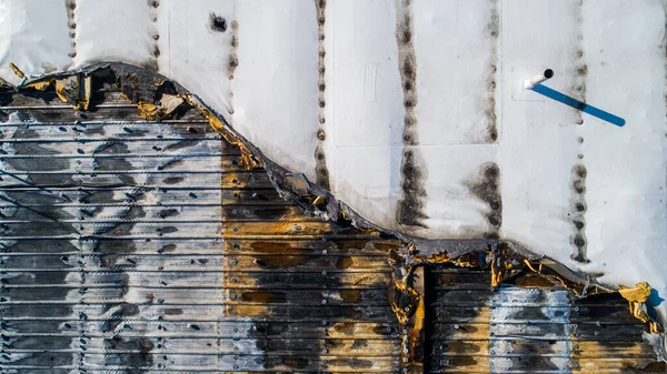 Vista Aérea Telhado Edifício Que Foi Queimado Sofreu Danos Térmicos — Fotografia de Stock