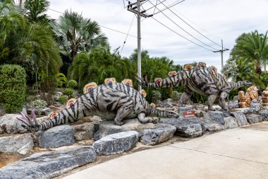 PATTAYA, THAILAND - 5 Mayıs 2022; Nongnooch Tropikal Botanik Bahçesi çok popüler bir turizm merkezidir. Dünyanın en güzel 10 bahçesinden biri olarak kabul edilir. Chonburi 'de..