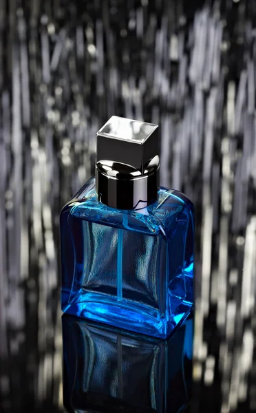 Abstrakt flaske med parfyme – stockfoto