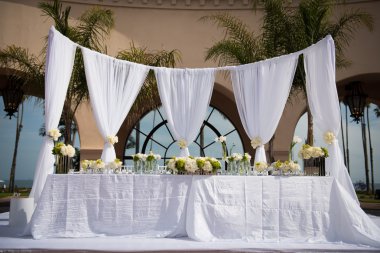 Düğün balo salonu dekore edilmiş