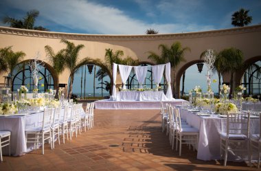 Düğün balo salonu dekore edilmiş