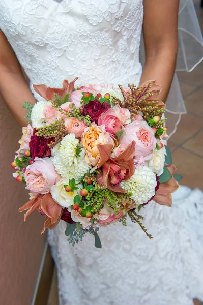 Bellissimo bouquet da sposa — Foto Stock