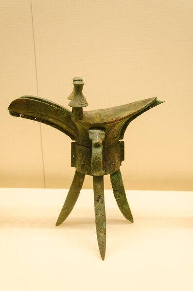 Ancient bronze drinking vessel of jue
