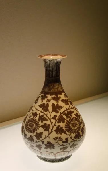 Lavendel grijze glazuur china in de shape van de galblaas — Stockfoto