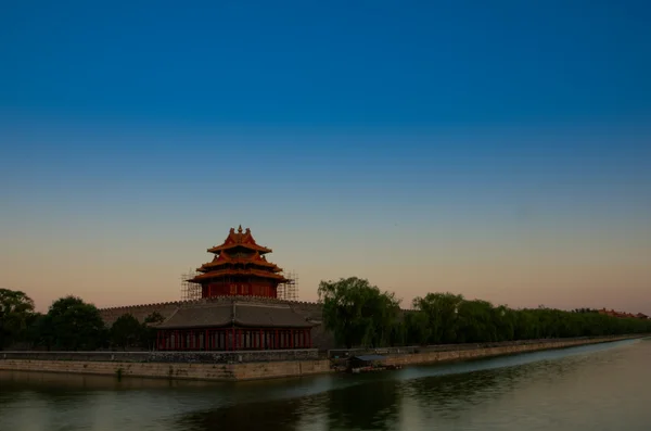 Tornet förbjudna staden i skymningen i Peking, Kina — Stockfoto