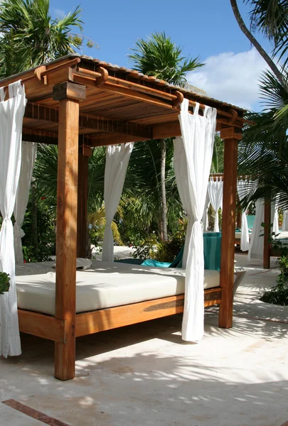 Abrigo de sol Resort Bed — Fotografia de Stock