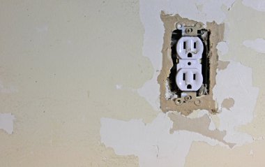 kirli elektrik prizine