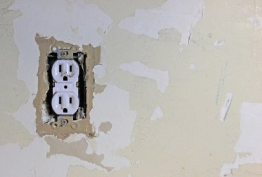 pis elektrik prizine