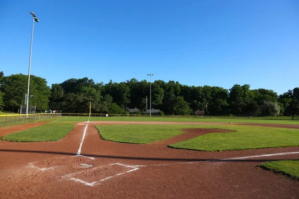 Una Amplia Vista Angular Del Campo Béisbol Disparado Temprano Mañana Imagen de archivo