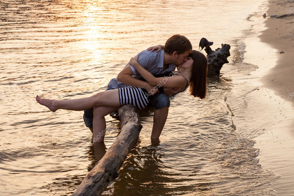 https://st.depositphotos.com/1009318/1403/i/950/depositphotos_14038513-stock-photo-couple-hugging-and-kissing-at.jpg